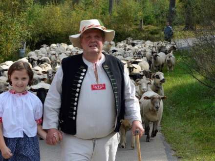 Henryk Kukuczka z wnuczką Gabrysią