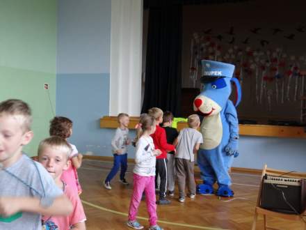 Spotkanie z funkcjonariuszem Policji i ... Sznupkiem
